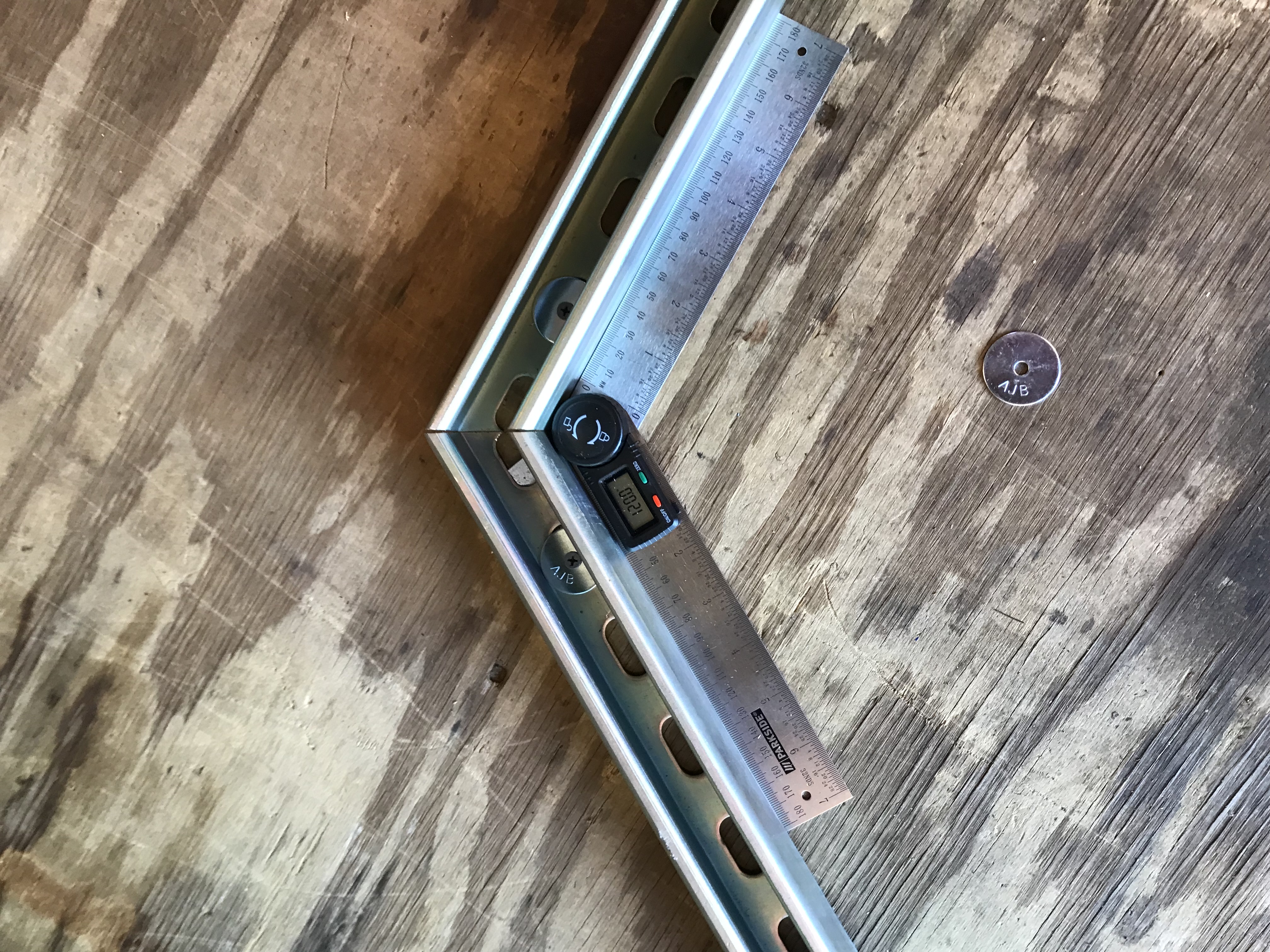 [ deck frame angle ]